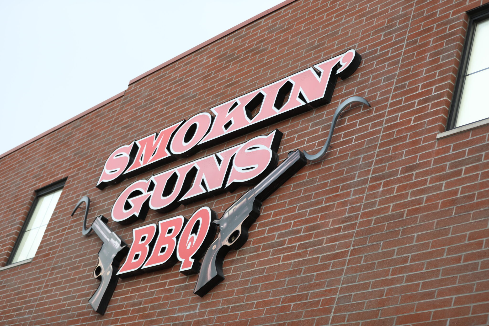 Smokin' Guns » BBQ Restaurant in North Kansas City
